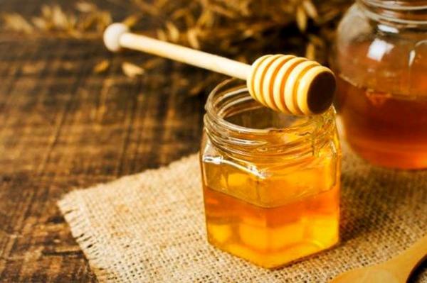عسل مرطوب کننده طبیعی پوست