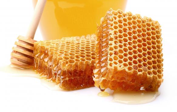 بررسی ویژگی های عسل موم دار درجه یک