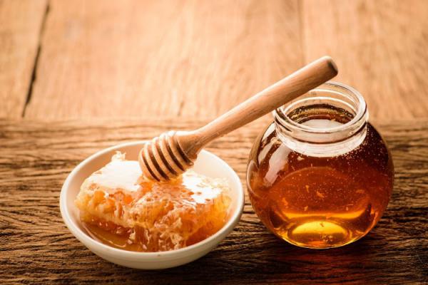 آنچه باید در هنگام خرید عسل طبیعی اصل به آن دقت کرد